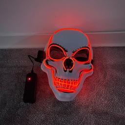 NEU Totenkopf Maske LED rot Halloween JGA Karneval Skelett
3 unterschiedliche Modi: leuchten, blinken, flackern