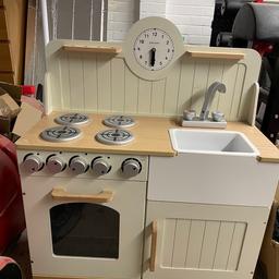 John Lewis country play kitchen 
Includes two trays of play food.
Slight chip to top of clock as pictured 
Small marks on right side as pictured
Otherwise very good condition. 
Collection only.