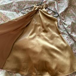 New with tags!
Brand - River Island
Size UK 6 years(116cm)
Satin feel dress
Very slight tug of thread on back near neck as displayed