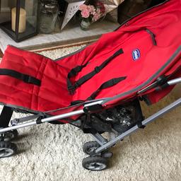 Chicco London Stroller
Used Condition
Comes with Original Chicco Raincover
Colour. - Red
A couple of tears at the seams of the fabric