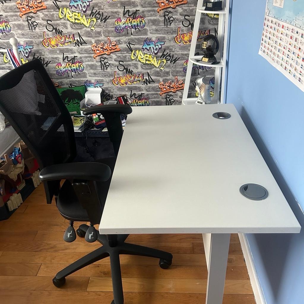 Desk and chair in very good chair
Chair is great for back support as proper office chair
Desk will be dismantled for collection
 Collection only

Bargain !

Non smoking pet free home