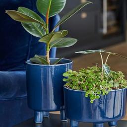 Brand new 
Tripod ceramic planter

Features:
Waterproof
Premium quality
Premium glaze
UV stable