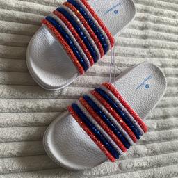 Girls sliders 
Sale £2.50 

Available shoe size 
12,13,1,2,3,4

Post £3.70 up to 2kg 
Collection ls20