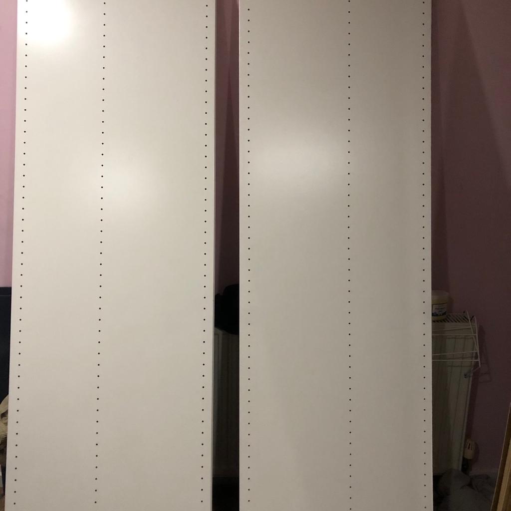 Pax wardrobe frame in white. H 201 x W 100 x D 58 (cm). Everything is fine but the plinths are missing. Little scruffs here and there. Overall good condition. Collection from B16 0BD. From a pet and smoke free house. Thanks for looking.