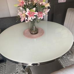 Round table and 4 chairs in excellent condition, 
Glass top and stainless steel bottom and 4 grey chairs,bought from taskers for £1,100 selling for £500 open to offers