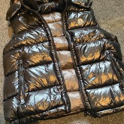 Moncler Gilet
NFT Scannable
Packaging & Tags
Fast shipping