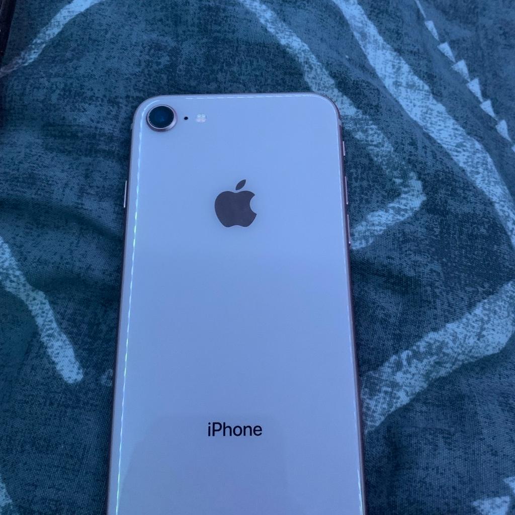 like new rose gold iphone 8!!
100%battery health
original battery
64gb iphone storage
comes with case and charger
has glass screen protector on
collection and delivery available
can negotiate price
message if interested
thanks!