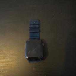 Verkaufe hier meine Apple Watch Series 6 Nike Edition

Die Uhr ist wenig genutzt und hat nur kleine Gebrauchsspuren. Ansonsten instabile vollkommen funktionstüchtig.

Mit dabei ist das Original Magnetladekabel, die OVP, eines der Originalbänder und das an der Uhr befindliche Band