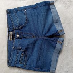 Kurze Damen Jeans Hose in der Größe 36 günstig abzugeben. Hose ist sehr selten getragen worden, Zustand wie neu.