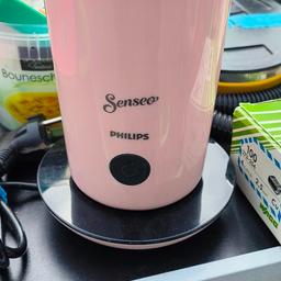 Ein Senseo Milchaufschäumer in Pink. Funktioniert einwandfrei, mit Station.