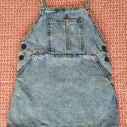 Girls denim dungarees dress, aged 2-3 years.
Worn but in great condition
Collection or can post for extra cost