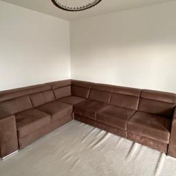 Verkaufe diesen wunderschönen Couch sehr guter Zustand, sehr bequemer Couch hat auch ein Bettfunktion .
Bitte realistische Angebote machen .