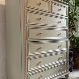 Newly refurbished very large antique pine chest of drawers, painted in salt of the earth by frenchic and vintage brass knobs added. 

Height 133cm
Width 100cm
Depth 49cm

collection SM1 or national delivery available