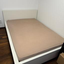 Verkaufe IKEA Bett inkl. Matratze in sehr gutem Zustand 

Außenmaß 156x210
Matratze 140x195