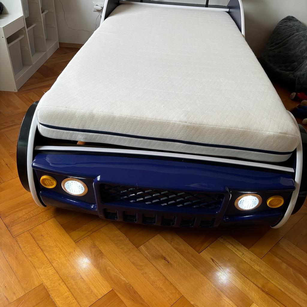 Autobett mit Licht , selten benutzt , und Matratze