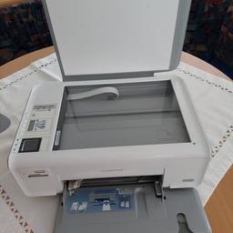 Gut erhaltener Fotosmart Drucker C 4280.
Wenig benützt .
Neue Druckerpatronen.
Guter Zustand. Stabiles Gerät.
Versand Möglich