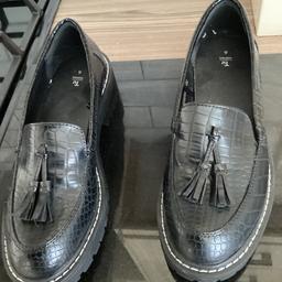Size 6 new loafers ideal for work pick up £5