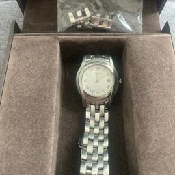 Gucci ladies 5500L
Bracelet watch
Boxed
Extra links 