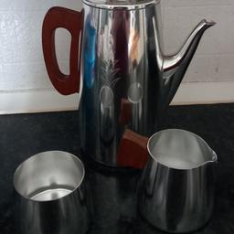 sona stratford upon avon coffee set
in great condition. large coffee pot. combined post available.