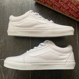 New Women’s unisex white vans with box 
Size 4
Perfect lightweight canvas material for summer
Bargain price !

# vans # converse # Nike # adidas # new balance