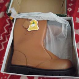 Walkerland boots size 9 brand new make me a offer cost me 30 pound pick up only from B13 0ES