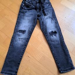 Jeans grau
Wenig getragen
Größe 122
Versand möglich-Kosten übernimmt der Käufer