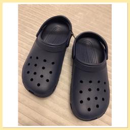 Children’s mules 
£2 

Infant shoe size 
8.5 x 1
12.5 x 1

Older shoe 
2.5 x 1 

Post £3.70 up to 2kg
Collection ls20