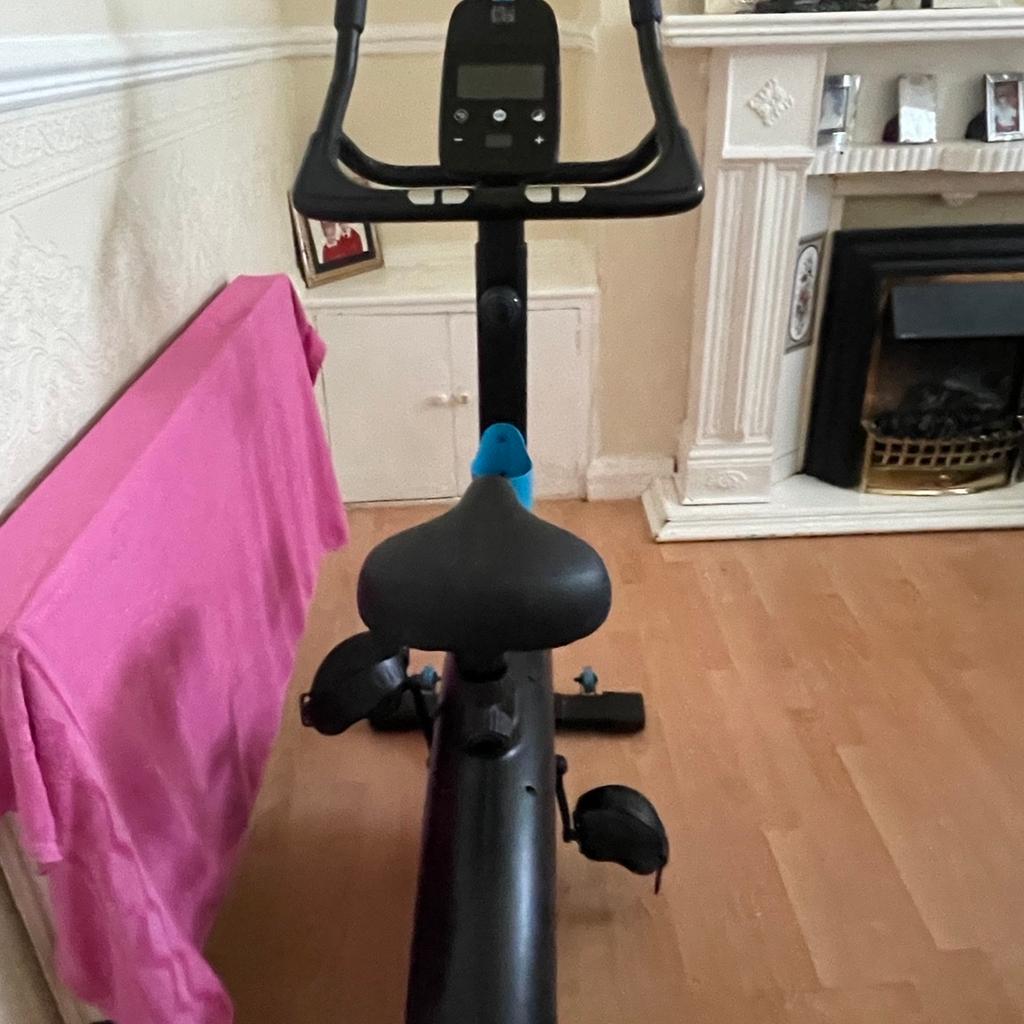 Domyos 900 Self-Powered Exercise Bike Connected to Coaching Apps works perfectly fine need gone asap looking for £150
bought from decathlon for £500 but still £400 brand new you will also need a phone tablet or electronic device to use apps if any questions get in touch will take offers thanks
grab a bargin
