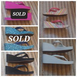 Goldigga EVA wedged flipflop size 6
These are really comfy but not supportive enough for me anymore
white barely worn £15
Pink barely worn (SOLD)
Blue (SOLD)
Black £12
Striped £10
From smoke and pet free home.
Collection oakworth or keighley centre
listed on vinted also to allow payment/postage