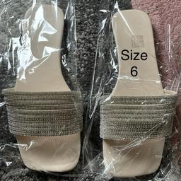 Brand new beige and diamanté flip flops size 6 ordered 2 pairs by accident just want what I paid which is £8 

Cash only on collection
Collection only intake