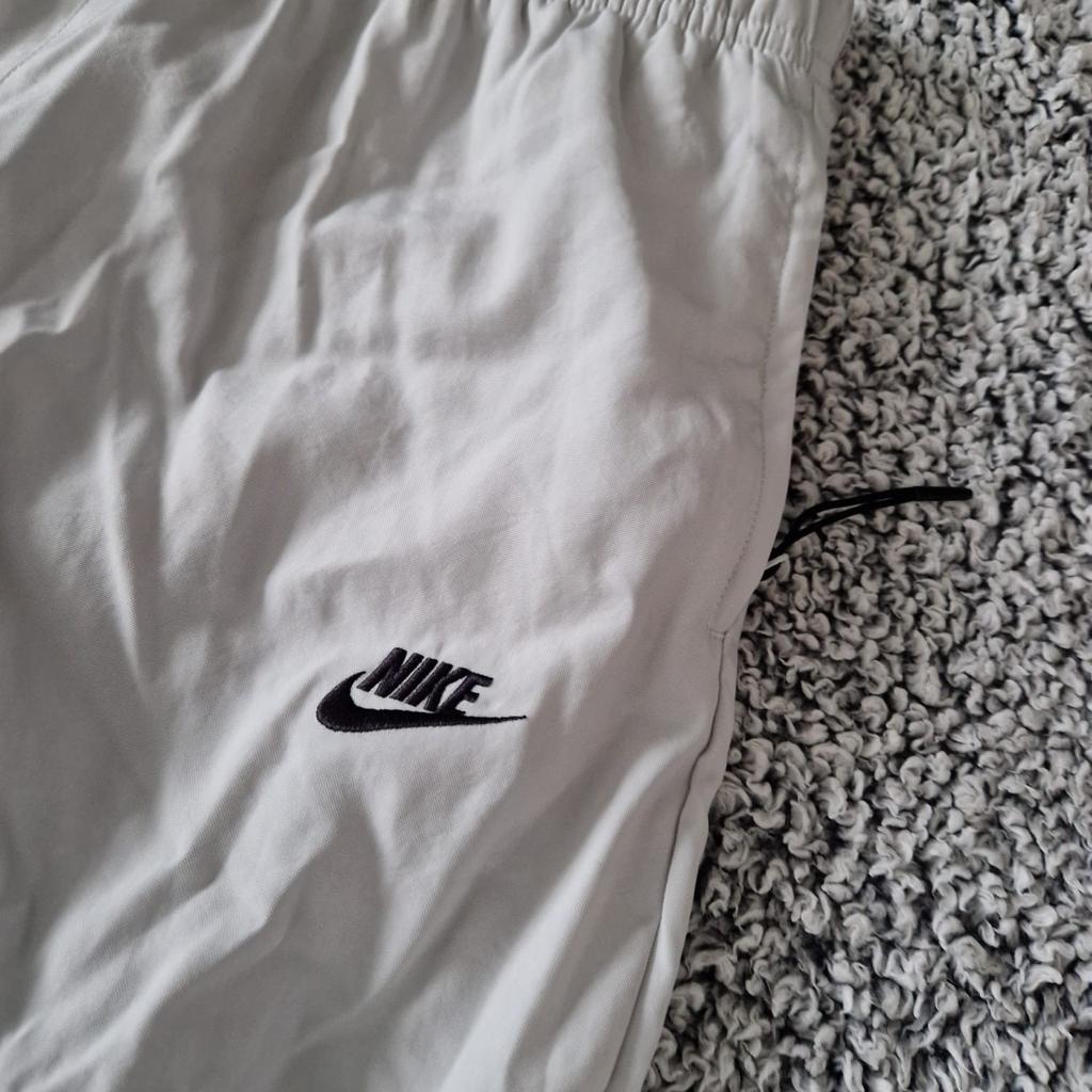 Nike Therma-Fit Trousers
Size L
Brand new with tags
