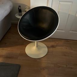 Here I have a medium sized egg chair for sale. Black leather seat and white outer.