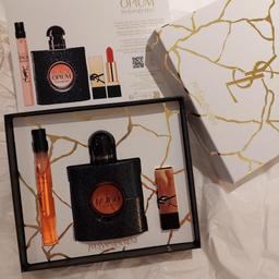 BRAND NEW ORDERED WRONG ONE..BEAUTIFUL GIFT SET..YOU WOULD PAY £90 EASILY FOR THE 50ML ALONE AND YET YOU GET A 10ML TRAVEL PERFUME PLUS LIPSTICK..REALLY IS A BARGAIN..BASICALLY HALF PRICE..