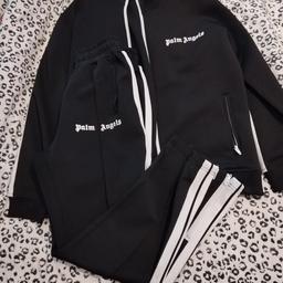 Palm angles tracksuit
Size small
Worn once for an hour
selling as too big
Size 8-10 women's
Small mens
Fantastic condition.