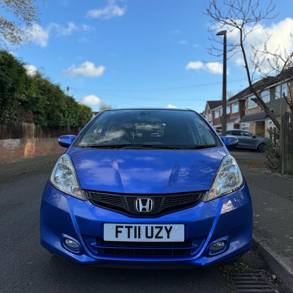 2011 Honda Jazz i-Vtec 1.3 Petrol,
1 Previous owner, 2 keys, 104k miles, Full Service History, HPI Clear

Car has many features such as:
5 speed manual gear box
Climate control and A/C
Front and rear Electric windows
Sunroof
Alloy wheels
Multifunctional steering wheel
Stereo CD Tuner with MP3 Compatibility/Auxiliary
Socket (MP3 Connection) and USB Socket
And much more…

Overall, car drives immaculate and drives as it should with no issues. Very cheap to insure and tax and drives very smooth.