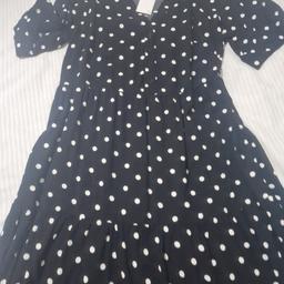 This is a brand new dress never worn
Size 10
Tag on with hanger
beautiful for a summers day
Lovely soft cotton material