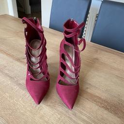 Women’s size 6 burgundy heels from ALDO.

Heel height 4.5 inches.

Paid £90 and worn twice.

**PLEASE CHECK OUT OTHER ITEMS IM SELLING**