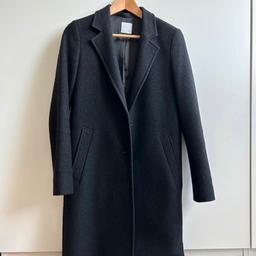 Ich verkaufe mein schwarzen Hugo Boss Mantel.
Keine Mängel, sehr gut erhalten