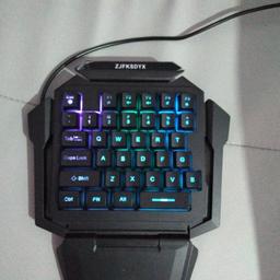 One Handed pc Gaming keyboard never been used rgb light