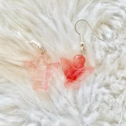 New Pair Of Red Cherry Quartz Angel Earrings Silver Plated Hooks New Gift
Summer Festival Vibes OOAK Handmade Cottagecore Summer Holiday Party 

Ask me for Buy It Now!
Send Me Offers!

Handmade with love and in new condition, please note that quartz colours may vary as it’s naturally formed, refer to photos. Comes in gift box may vary from photo. Design won’t be repeated. Sold as seen basis! Smoke and Pet free home. 

Clearing family stash, unwanted gifts and from my shopaholic days on Multiple platforms so First Pay First Served Basis! YES to Reasonable Offers! NO reservations/returns/combined shipping/meet-ups/swaps! Confirmation of order IS NOT confirmation of sale until FULL payment is received. Using sustainable/recycled packaging/shredded paper.

Upgrade and pay extra for track and signed postage otherwise it's sent using Royal Mail 2nd class standard delivery. Not responsible for missing parcel. No refund once item is posted! Proof of postage receipt is available on request. Sca