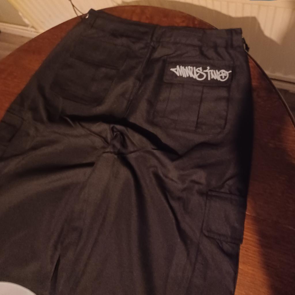 Men's minus two cargo joggers
Black and grey
Size Medium
Brand new
Never been worn
Same day postage