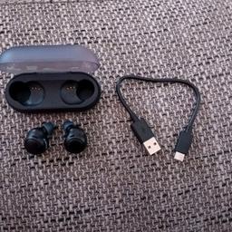 Diese Sony Bluetooth Kopfhörer sind zwecks eines Doppelkaufs neu und unbenutzt. Daher der Verkauf zum Verkaufspreis! Bei Fragen gerne melden.