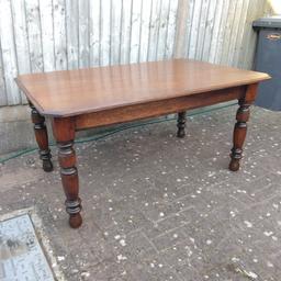 Beautiful 1930's Victorian farmhouse dining table, canon legs with dark staining. Made from solid oak with a really stunning grain pattern. Seats 6 people. Length 5ft x 3ft . Been in my family for many years. In great overall condition, there is slight bowing to the one frame panel underneath, but this isn't noticeable.