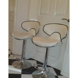 2 x's Retro Design Toledo Chrome & Gas Lift Swivel Faux Leather Kitchen Breakfast Bar Stool. These are 2 years old, in very clean condition. I have 6 available but I will sell in 2's or in a 4, because a lot of people requested 2 when I was selling all 6 together. I wasnt going to split them but I need a quick sale. A few marks on a couple of the chairs, nothing detrimental.