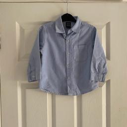 Boys age 12-18 months light blue shirt from Next. Long sleeve.

100% cotton.

Excellent condition, hardly worn.

**PLEASE CHECK OUT OTHER ITEMS IM SELLING**