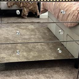 Hi there I am selling my 3 drawers mirrored chest drawer it’s in good condition and no marks or cracks 
Only selling as redecorating the bedroom 
Grab a bargain 

100cm wide
78cm tall 
46cm deep
Will take £75 if collected today no less