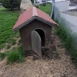 Hütte für Enten oder als Hundehütte zu verschenken. etwas renovierungsbedürftig am Dach.