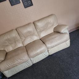 3 seater recliner sofa good condition clean house no pets 
pickup only