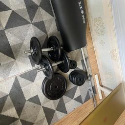 As seen in the photo
Collection only.

Barbels
Dumbbell
Bench
Mat

Weights/plates:
x2 10kg
x4 5kg
x4 2.5kg
x6 0.5kg
