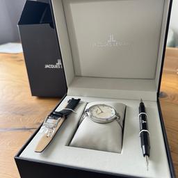 Verkaufe eine nagelneue Jacques Lemans Uhr inkl. Box und schwarzem Armband zum Wechseln.
Werkzeug zum Wechseln ist auch mit dabei.